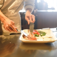 Pranzo consegnato a casa per 120 famiglie